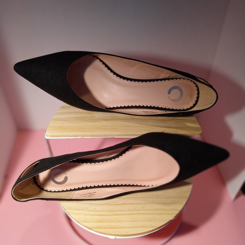 Journee Collection Womens Goldie Pointed Toe Kitten Heel Pumps